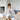 Moeder kolft handsfree met de Youha The INs Next borstkolf, ideaal voor mobiel kolven zonder slangen, met LED-scherm en 3 kolfmodussen voor een comfortabele ervaring.